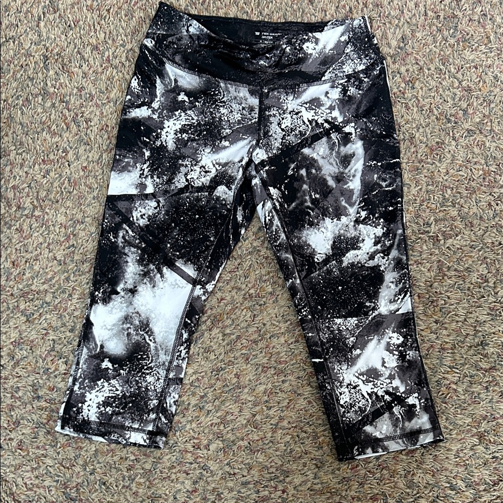Tek Gear Black and White Capris